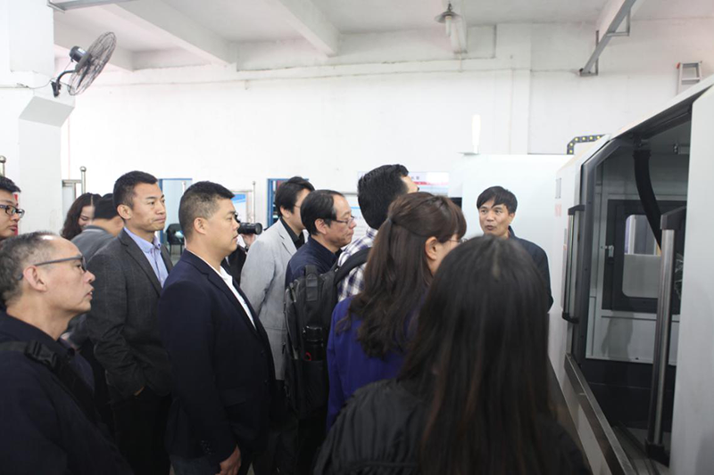 機械行業協會參觀華亞數控車間 機械行業協會參觀華亞數控車間